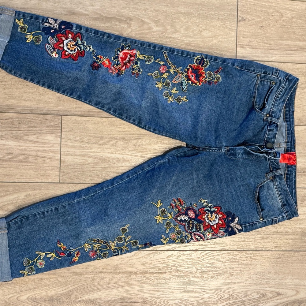 Snazzy Embroidered Cropped Jeans